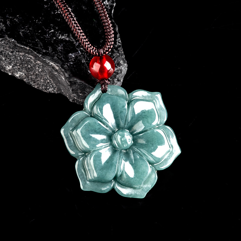 Necklace Pendant - قلادة زهرة من اليشم البورمي، إكسسوارات