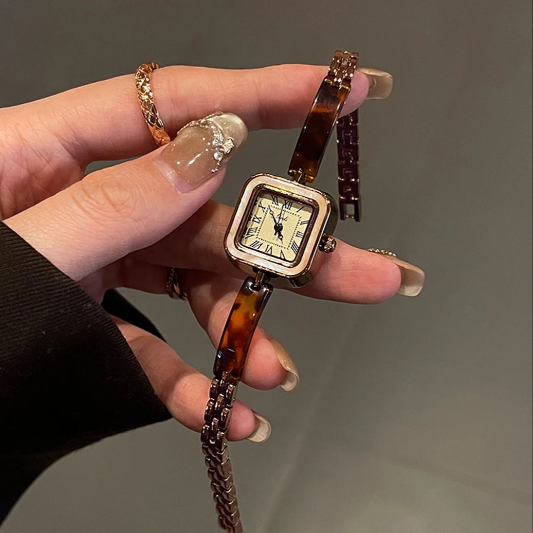 Jewelry Watches Vintage - ساعات نسائية كلاسيكية فاخرة بأرقام رومانية