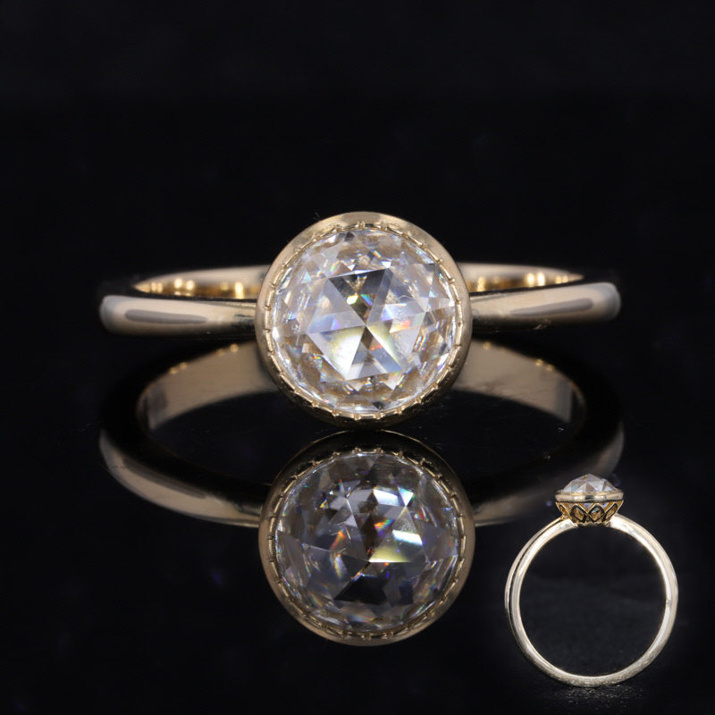 Moissanite Ring - خاتم خطوبة من الذهب الأصفر عيار