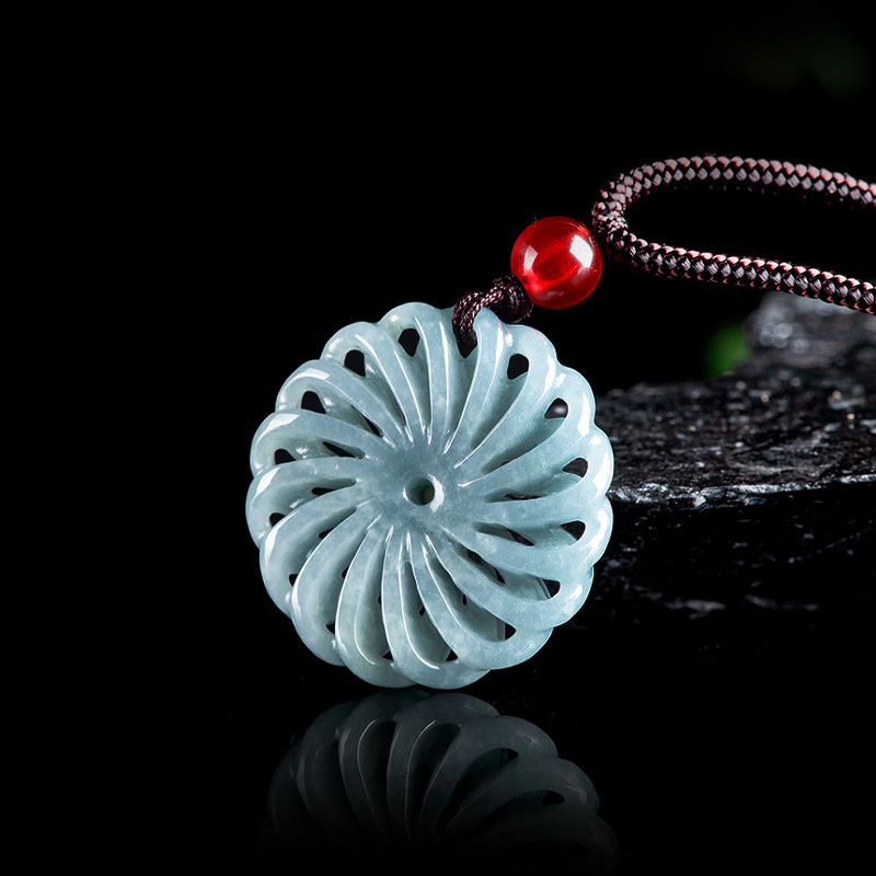 Necklace Pendant - قلادة زهرة من اليشم البورمي، إكسسوارات