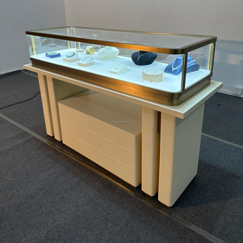 طاولة عرض ساعات ومجوهرات من ال - مراجعة Jewelry And Watches Store وسعره