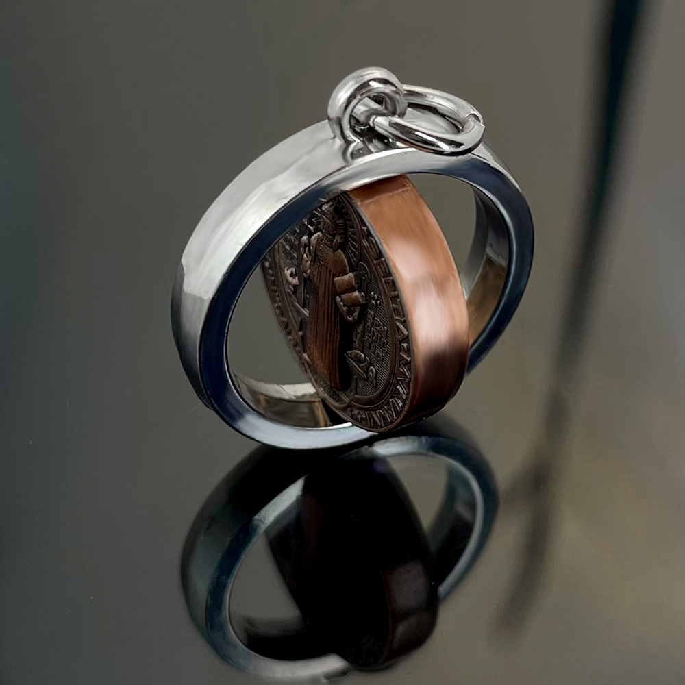 قلادة جديدة بتميمة القديس بيني - مراجعة Jewelry & Watches Bench وسعره
