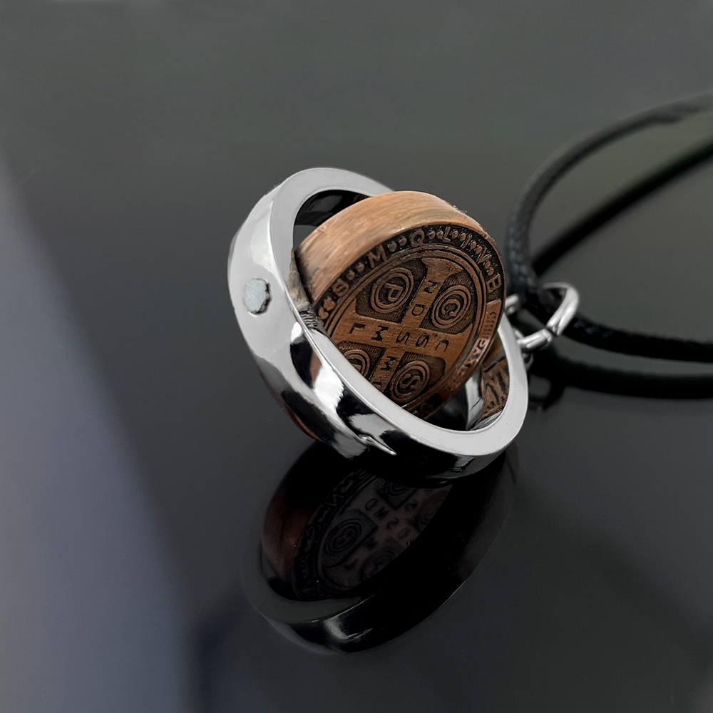 قلادة جديدة بتميمة القديس بيني - مراجعة Jewelry & Watches Bench وسعره