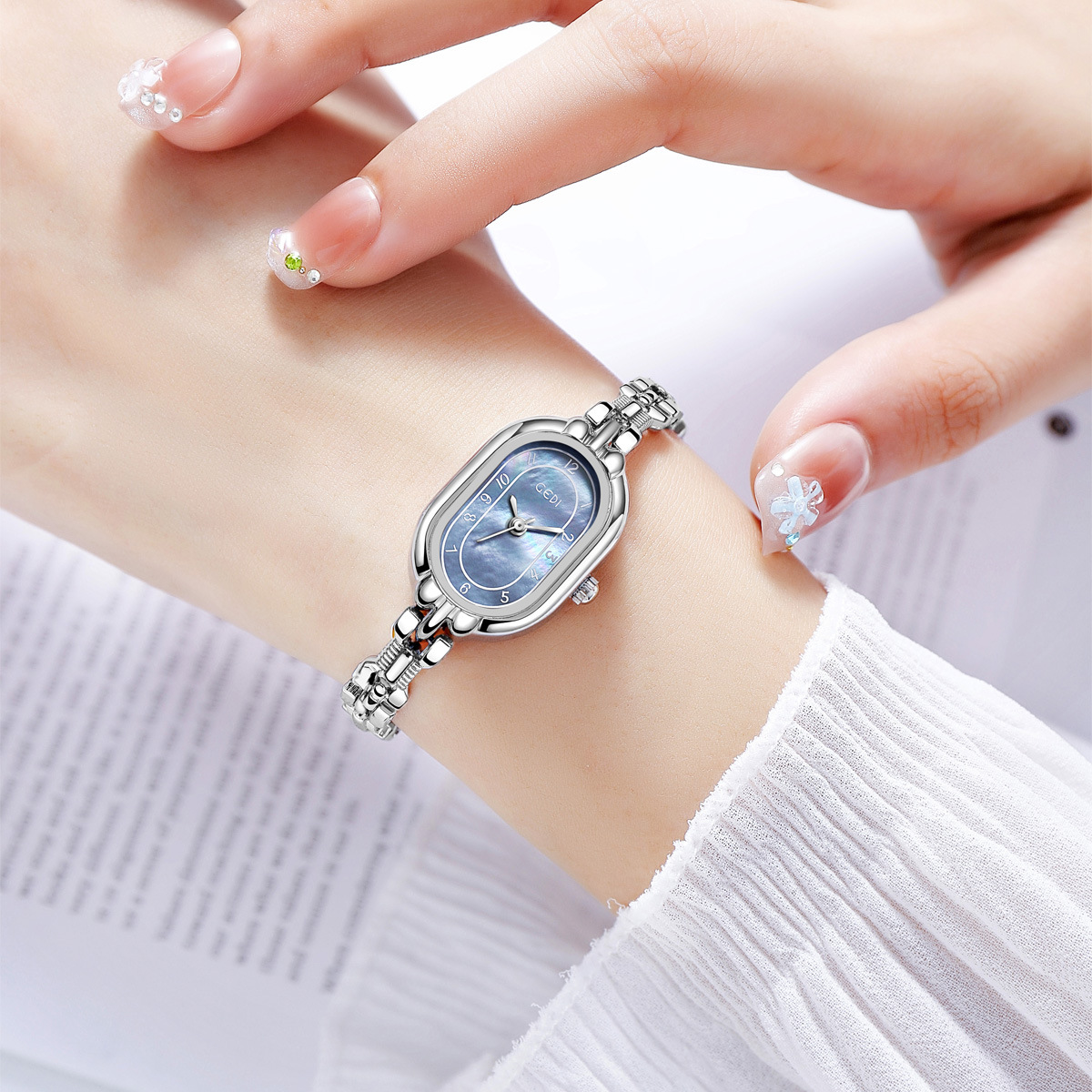 خمر سوار ساعة المرأة ريترو الذ - مراجعة Jewelry Watches Vintage وسعره